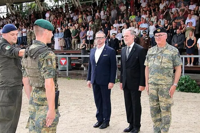 Dazu gab sich eine Reihe von Gästen die Ehre, unter ihnen der Präsident des Steiermärkischen Landtages Gerald Deutschmann, der Militärkommandant von Steiermark, Brigadier Heinz Zöllner, der Bürgermeister der Stadtgemeinde Köflach, Helmut Linhart, Landesfeuerwehrkommandant-Stellvertreter Christian Leitgeb sowie Fahnenabordnungen des Österreichischen Kameradschaftsbundes