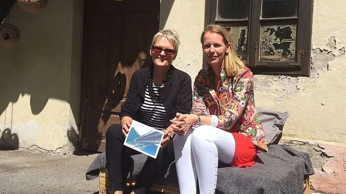 Gertrude Moser-Wagner (links) im Zuge von "Art Contains 2016" gemeinsam mit Künstlerin Angelika Fritz