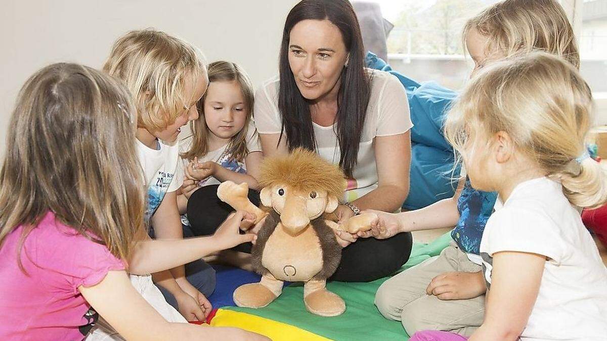 Kindern wird in Rainbows-Gruppen über ihren Trennungsschmerz hinweggeholfen