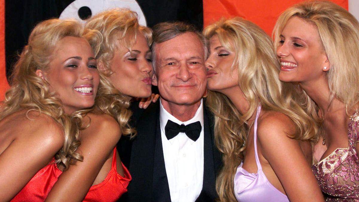 Hugh Hefner mit seinen Playmates