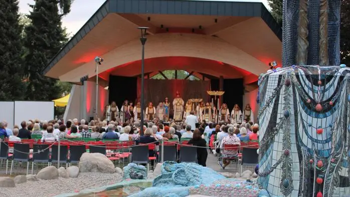 Am vergangenen Samstag fand die große Open-Air-Oper Aida von Giuseppe Verdi mit Solisten, Chor und Orchester im Stadtpark Bärnbach unter freiem Himmel statt. 