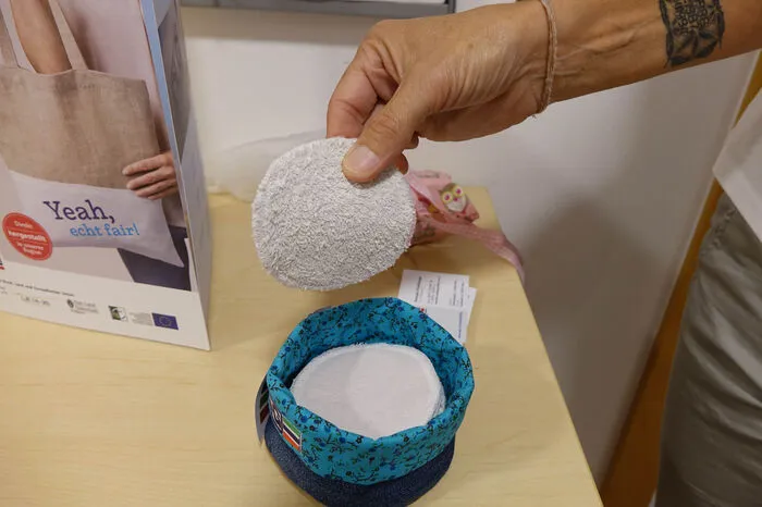 Natürlich kann man die Pads auch in diesem hübschen Behälter aus Stoff aufbewahren.