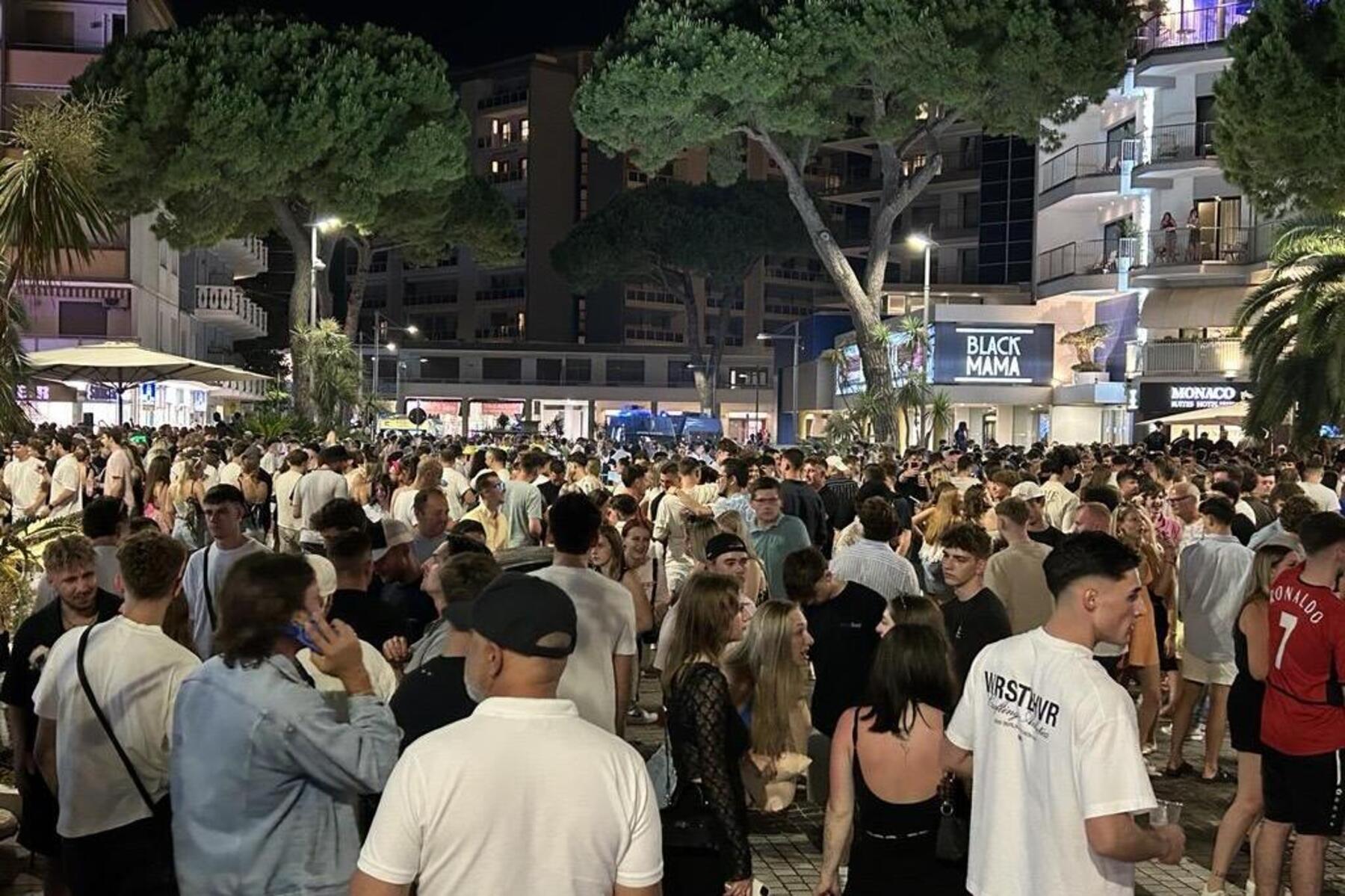 Frühere Sperrstunde und mehr: Maßnahmen gegen Pfingst-Exzesse in Lignano