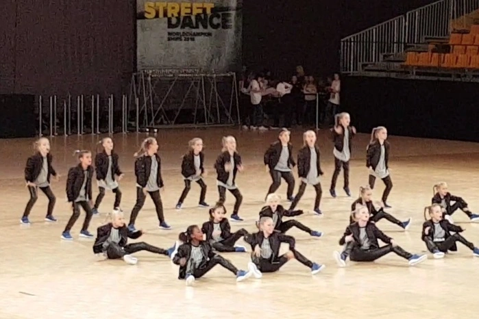 Bei Hip-Hop-Einlagen genauso wie bei Breakdance- und Electric-Boogie-Formationen.
