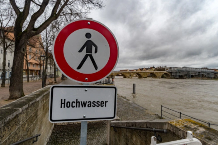 Seit Mittwoch bereitet sich Regensburg auf das bevorstehende Hochwasser vor.