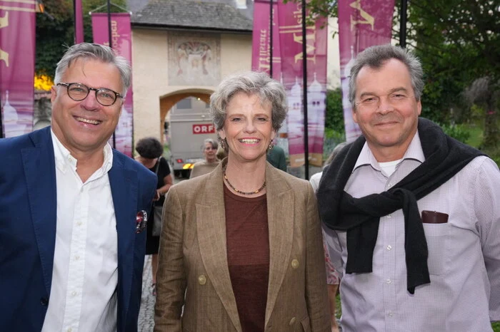 Das Direktorium des Kunsthistorischen Museums ist auch in Millstatt vertreten: Franz Pichorner mit KHM-Direktorin Sabine Haag und Ehemann Peter