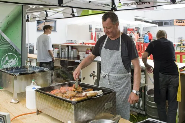 Es herrschte Festplatzstimmung mit Live- und DJ-Musik und einer Warenpreisverlosung, gesponsert von der Stadtgemeinde Zeltweg und Gigasport.