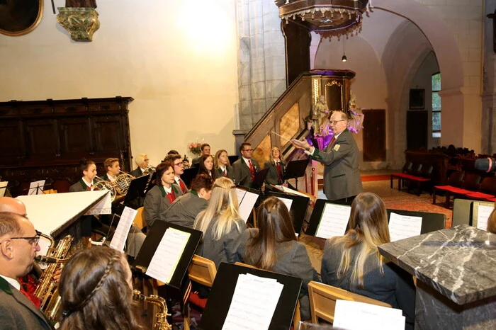 Neben dem Veranstalter (Leitung Kapellmeister Günther „Flöte“ Pachler) ... 
