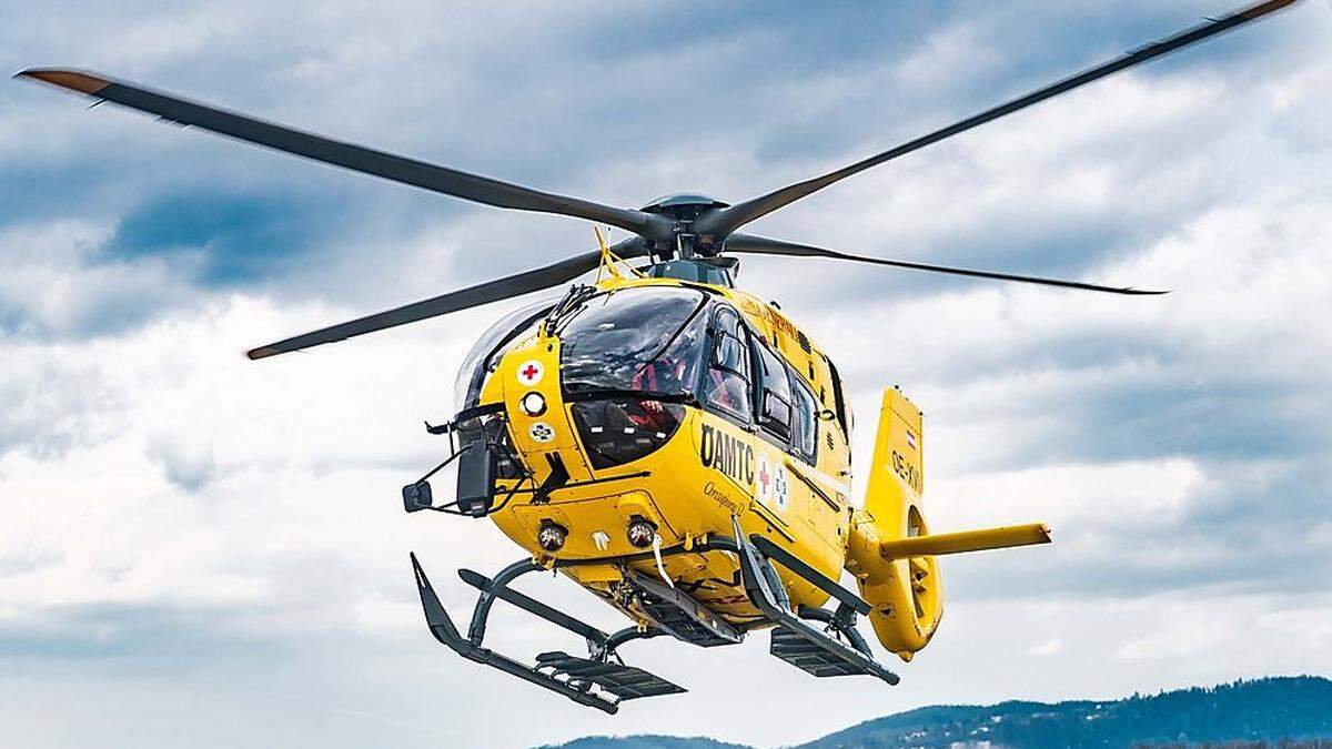 Der Rettungshubschrauber C12 flog den Verletzten ins LKH Graz