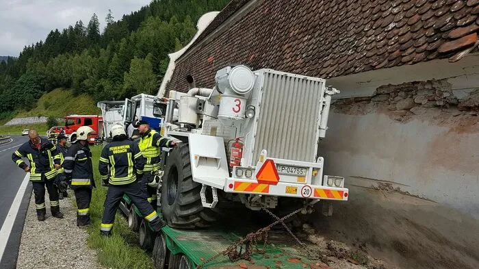 Zu einer Lkw-Bergung auf der B 78 in Obdach mussten am 18. August Einsatzkräfte ausrücken.