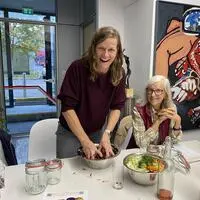 Beste Stimmung beim Fermentier-Workshop im Regionalbüro der Kleinen Zeitung in Feldbach