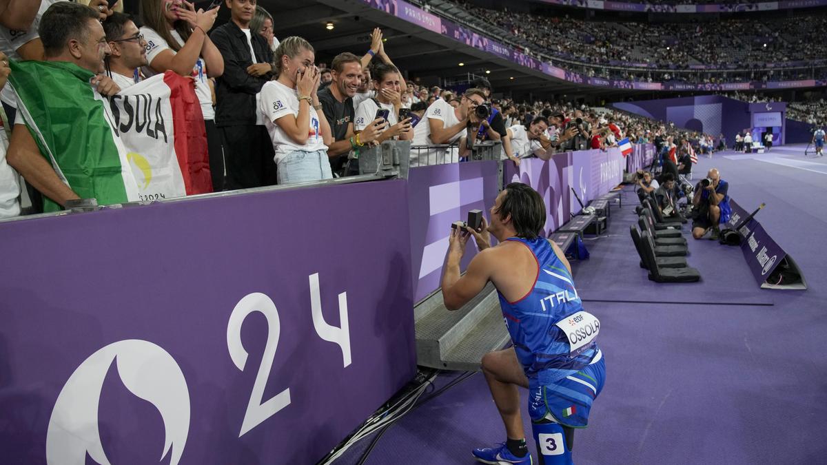 Alessandro Ossola machte seiner Freundin im Stade de France einen Heiratsantrag