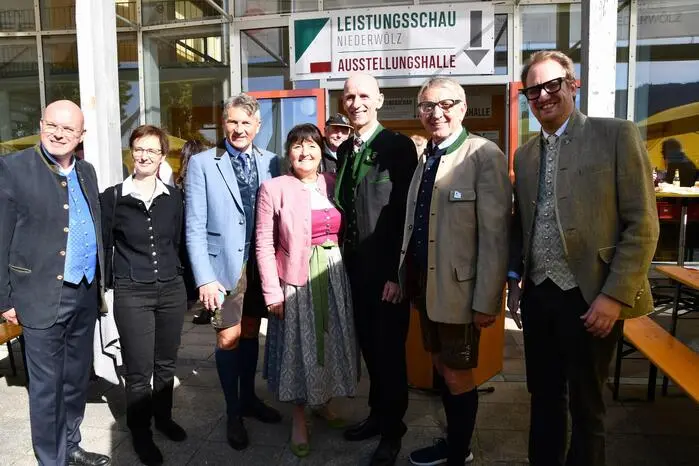 Zahlreiche Ehrengäste fanden sich in Niederwölz am 11. Oktober ein.