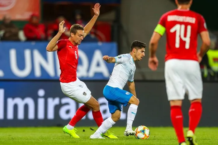 Stefan Ilsanker: 2 Der Tribünensitzer von Leipzig lief zwar viel, aber mit geringer Intensität und oftmals ohne Plan. Kam bei Zweikämpfen des Öfteren zu spät. Leistete sich haarsträubende Abspielfehler.