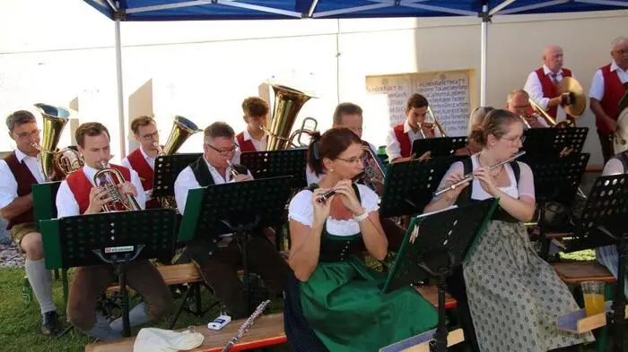 Die Pfarre Kainach lud am Kirchweihsonntag zum Pfarrfest am Kirchplatz ein.