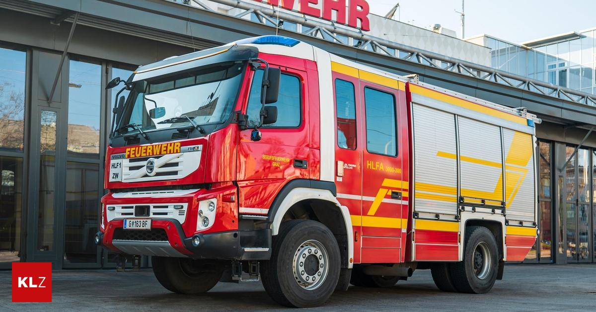 Graz-Liebenau-Auto-geriet-w-hrend-Fahrt-in-Brand
