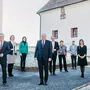 Regierungsklausur in Seggauberg: Hausherr Bischof Wilhelm Krautwaschl (r.) hieß die Regierungsmitglieder und die Klubobleute der Regierungsparteien im Schloss Seggau willkommen