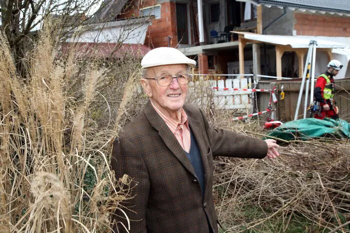 Zum stillen Helden der Tragödie wurde in den Abendstunden der 88-jährige Pensionist Leopold Hinteregger. Er hörte die Hilferufe des Buben und schlug Alarm.
