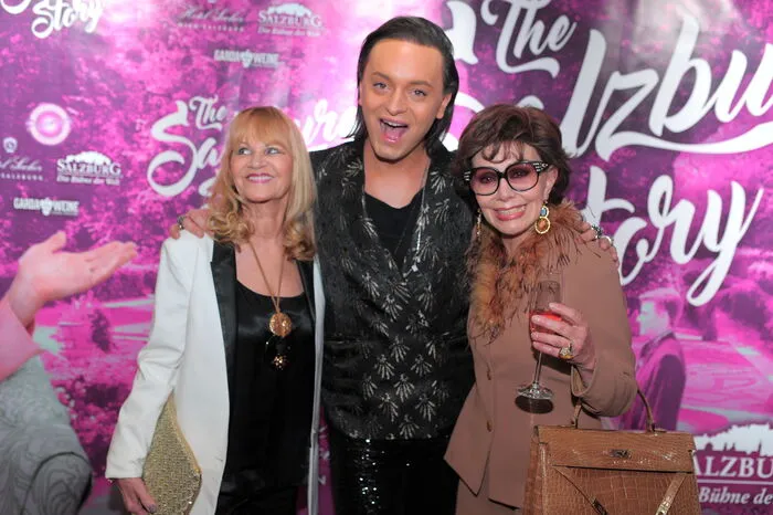 Rena Bilsbury mit Julian Stoeckel und Edith Leyrer.