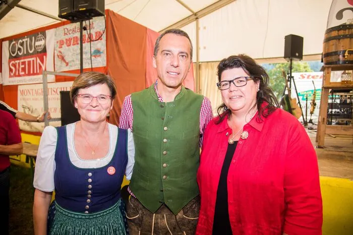 Christian Kern mitBirgit Sandler und Helga Ahrer