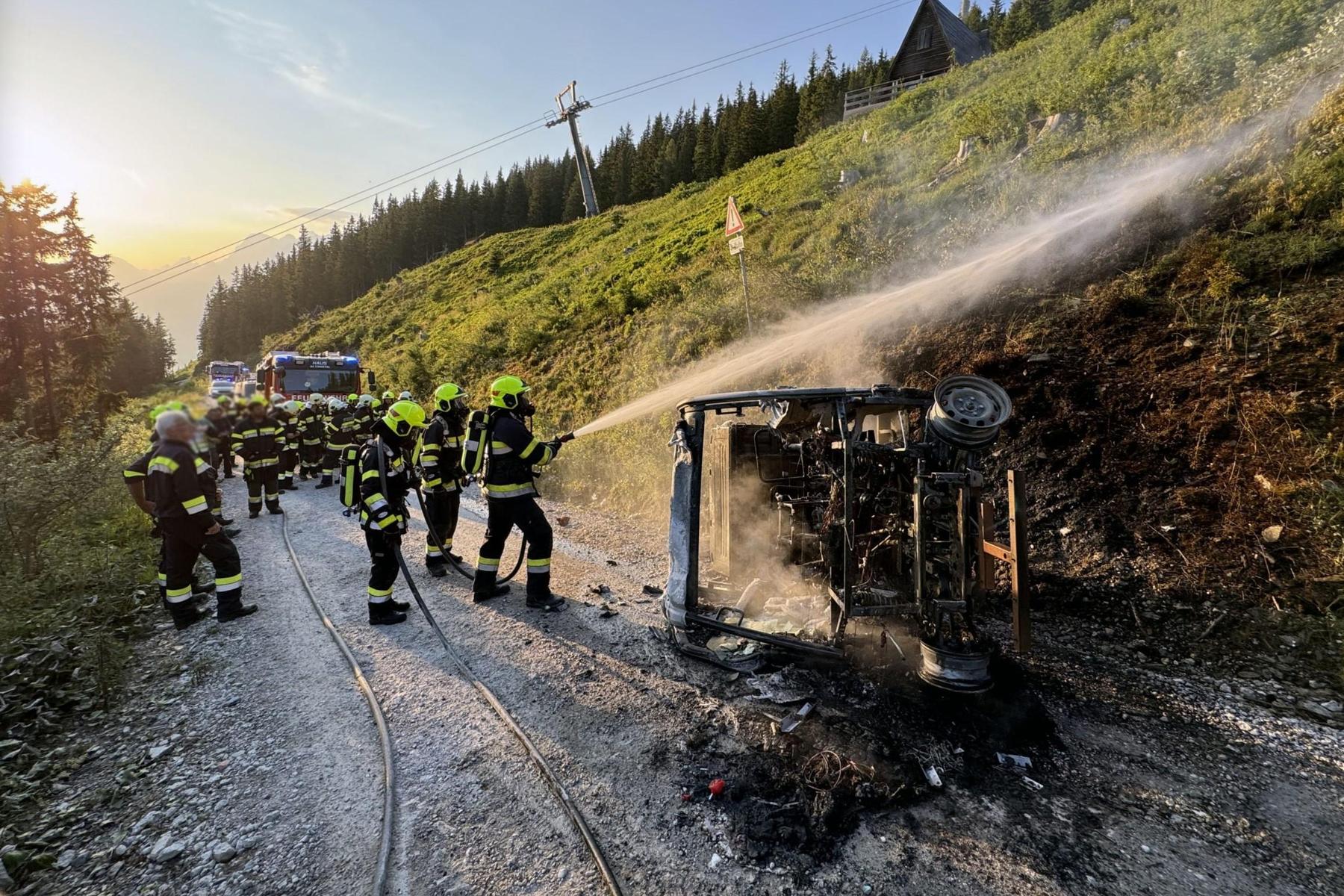 Technisches Gebrechen: Fahrzeug brannte am Hauser Kaibling komplett aus