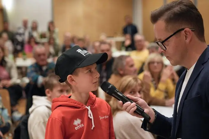 Durch den Abend führte Moderator Gernot Esser, der eine hochkarätige Runde begrüßen durfte.