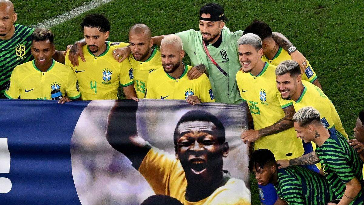 Brasilien zaubert und denkt an den großen Pele