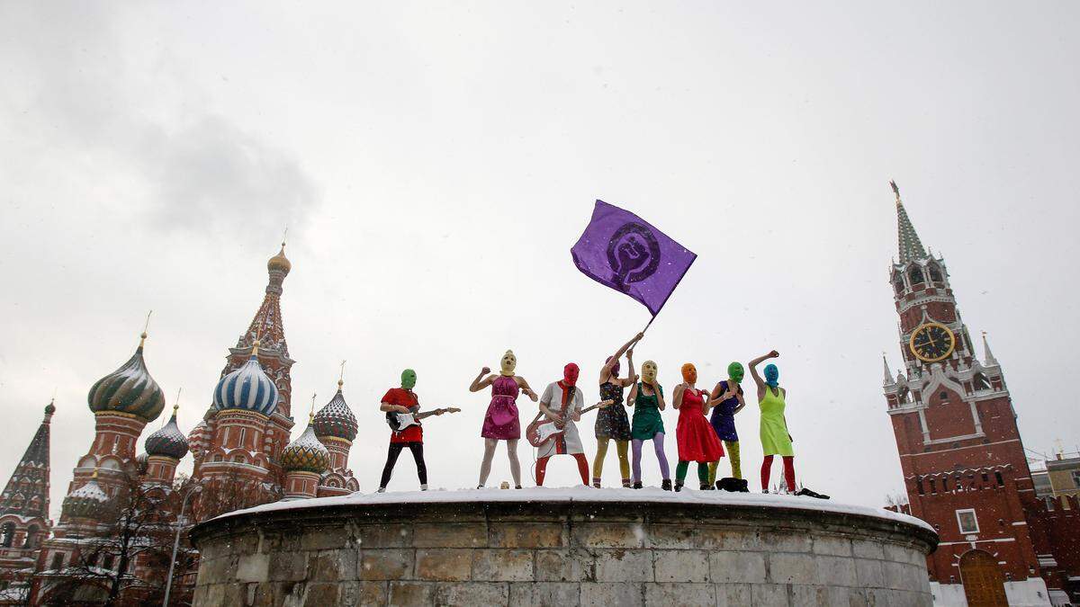 Pussy Riot vor dem Moskauer Kreml