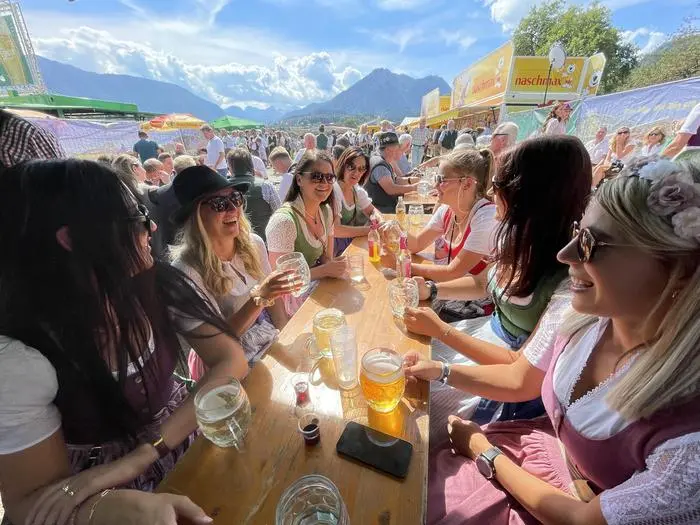 Kirtag in Altaussee, Altausseer Kiritog, sujet altaussee, tracht, dirndl, bierzelt  60. jubiläumskirtag , trachten, ausseerland, kiri-montag