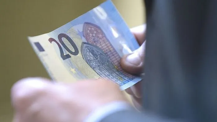 20 Euro überreichte der Kärntner dem Rumänen