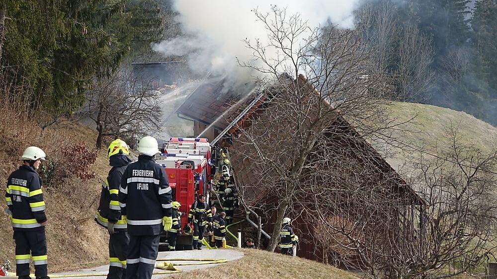 Bereits sieben Feuerwehren bekämpfen zwischen Södingberg und Afling die Flammen