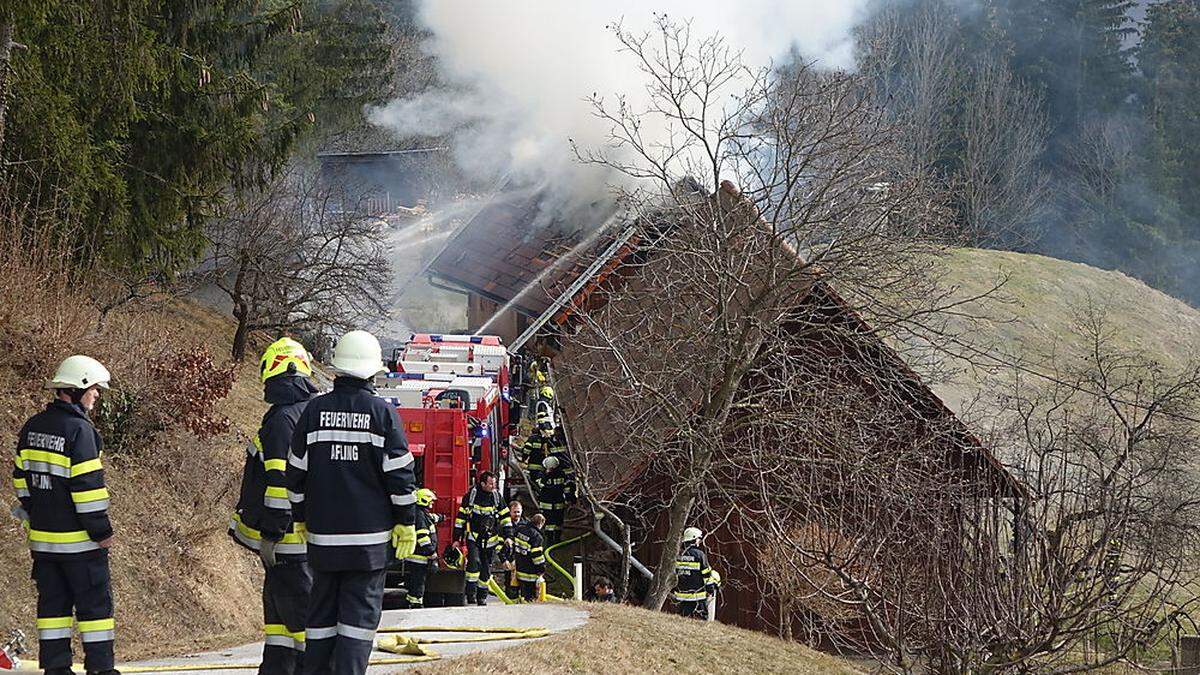 Bereits sieben Feuerwehren bekämpfen zwischen Södingberg und Afling die Flammen