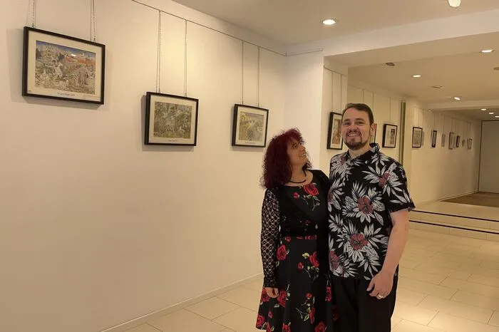 Michael Kern mit seiner Frau Petra inmitten seiner Werke