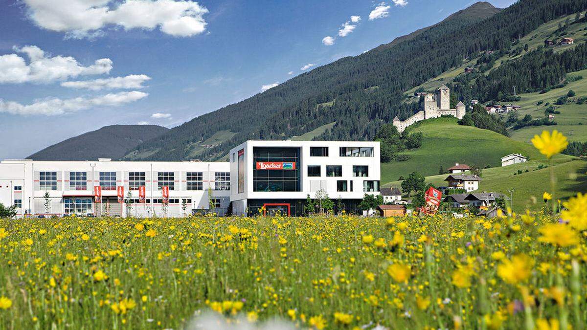 Das Loacker Werk in Heinfels wird in den nächsten Jahren immer mehr Haselnüsse aus italienischem Eigenanbau verarbeiten