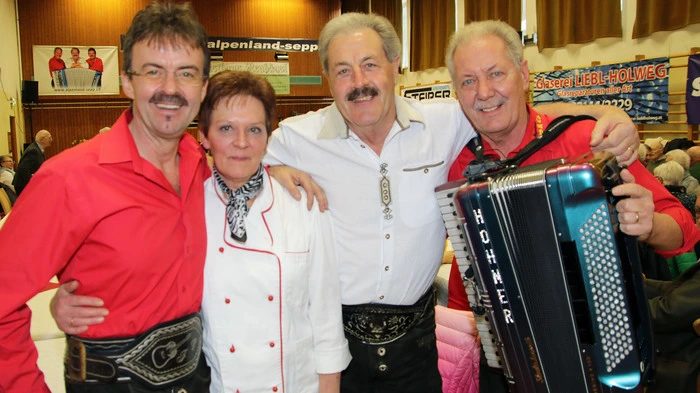 Eine lang gelebte und geliebte Tradition hat an diesem Wochenende ihr Ende gefunden. Die Gaudi-Band „Alpenland Sepp & Co“ aus der Schweiz machte auf ihrer Abschiedstournee durch Österreich auch in Kainach bei Voitsberg Station.