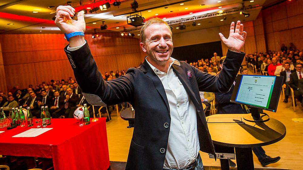 Groß war die Freude von Klaus Mitterdorfer, das ihn 104 von 172 Kärntner Fußballklubs zum Präsidenten wählten