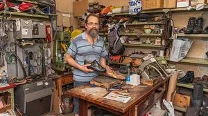 1977 hat Karl Marx den Schuhmacherladen in der Mandellstraße von seinem Vater übernommen 