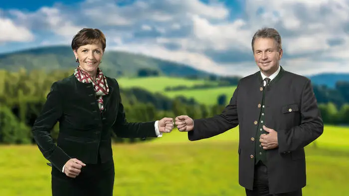 Franz Titschenbacher, Milchbauer aus Irdning-Donnersbachtal, und Maria Pein, Ackerbäuerin mit Schweinezucht in Deutsch Goritz, stellen das aktuelle Präsidenten-Duo der Kammer, nachdem der Bauernbund bei der letzten Wahl 69,71 Prozent bzw. 30 Mandate erreicht hatte. Inhaltlich geht es v. a. um regionale Versorgungssicherheit, Coronahilfen für Bauern, (Tierwohl-)Investitionsgeld und weniger Sozialabgabe.