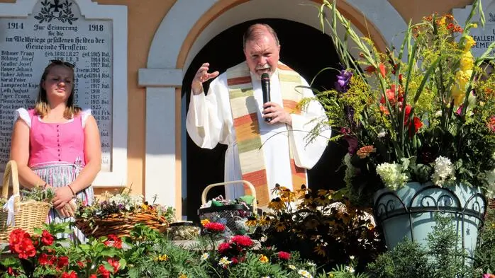 Schon seit vielen Jahren findet bei der Schablbauer-Kapelle in Voitsberg-Arnstein am 15. August zu Maria Himmelfahrt die traditionelle Kräuterweihe statt. 