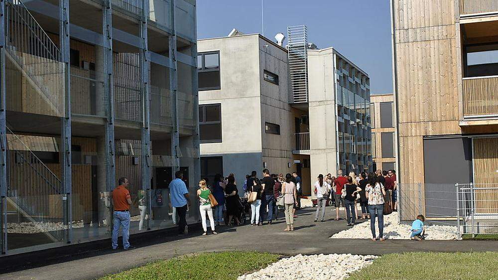 Vor kurzem wurden den Mietern in der Klagenfurter Einigkeitstraße die Schlüssel zu ihren Genossenschaftswohnungen übergeben.