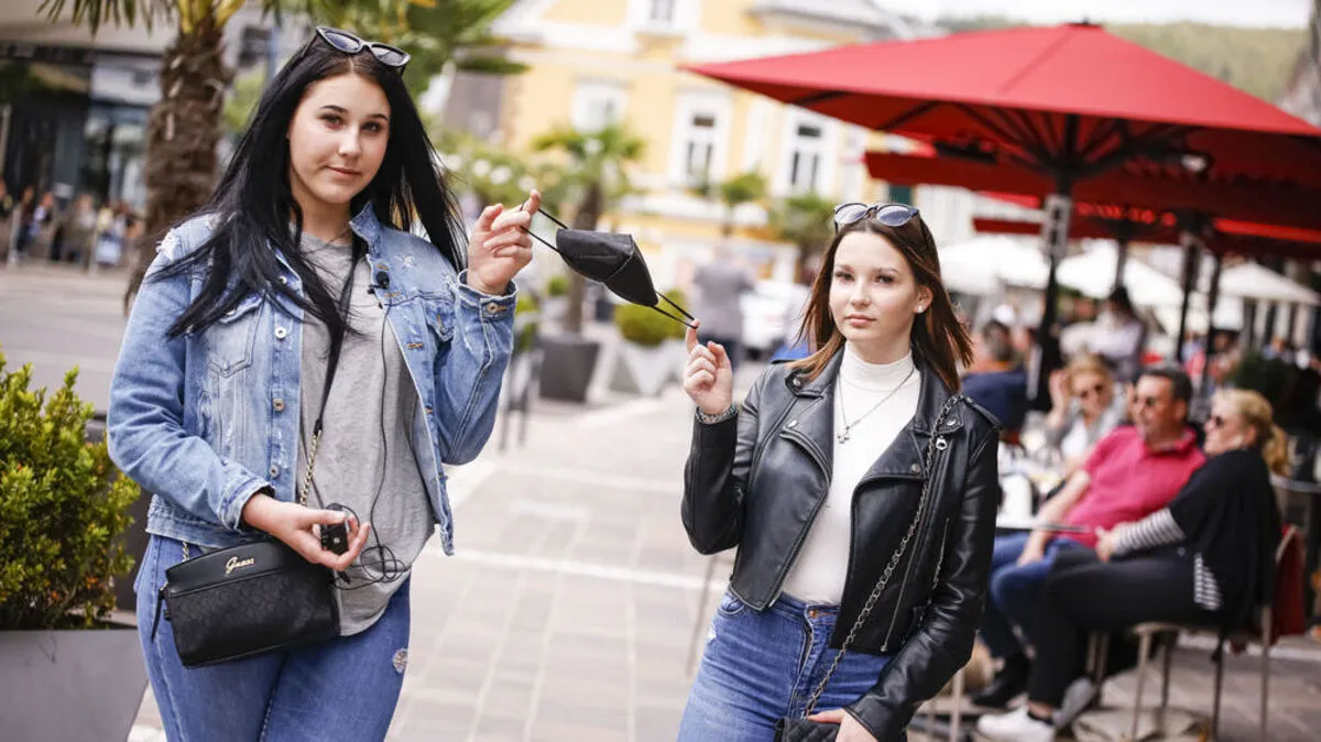 Für viele bleibt die Maske das griffbereite Accessoire
