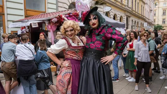 „Jodie’s Fuxteiflswüde Jausn-Hüttn“, hier Gastgeberin Jodie Fox mit Drag-Kollegin Chemical Princess, war beim Aufsteirern 2025 ein großer Erfolg – trotzdem gibt es keine Fortsetzung