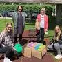 von links: Julia Bergs, Nina Wagner-Githinji von der AVS Kärnten,  Nadine Gollmitzer und Kristina Jost bei der Übergabe der gesammelten Spielsachen