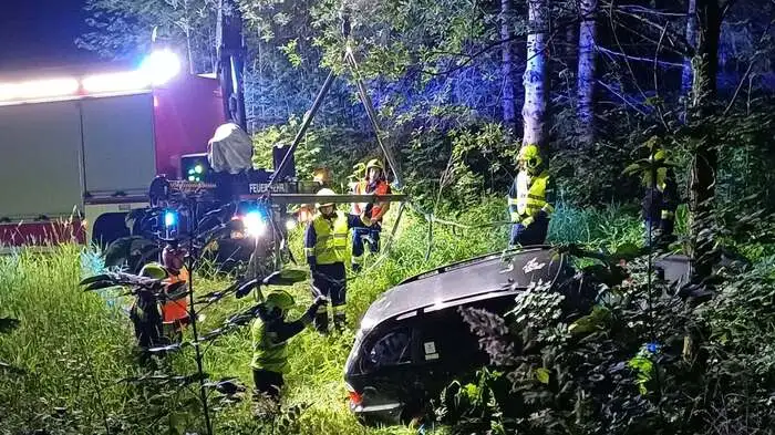 Mensch und Maschine konnten den Pkw bergen