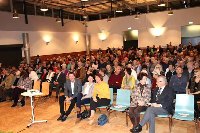 Das Interesse der Gäste, darunter viele Verwandte der Ermordeten, war enorm.