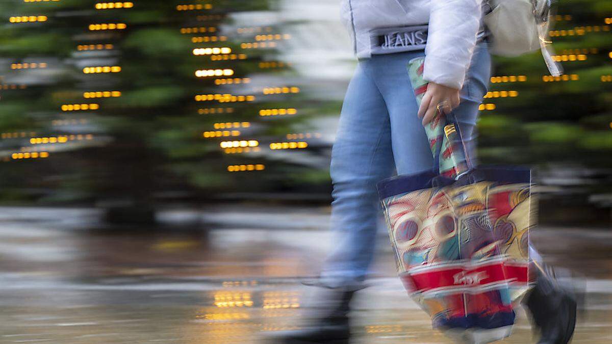 Da und dort könnte das Einkaufen am 24. Dezember hektisch werden