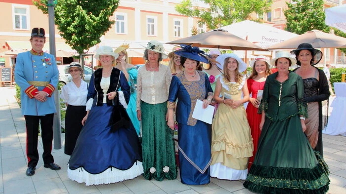 Mit historischen Kleidern bekleidet, empfingen die Museumsvereinmitglieder die Gäste.