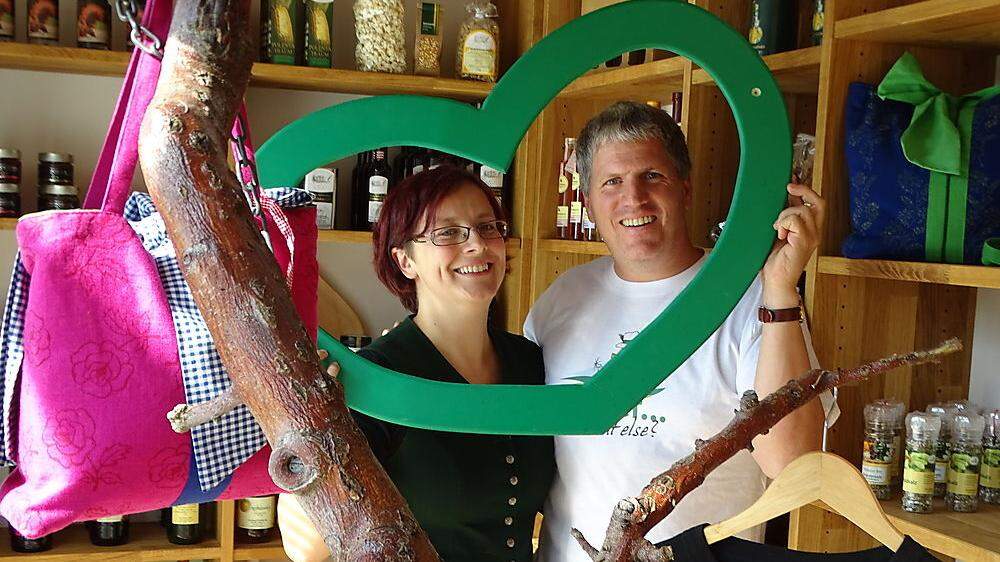 Ihr Herz schlägt für Produkte aus der Steiermark: Irmgard und Wolfgang Mitterbäck in ihrem Shop in Puch 