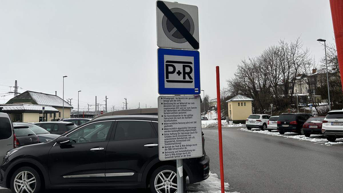 Der Park&Ride-Parkplatz am Bahnhof in Spittal ist immer öfters ausgelastet