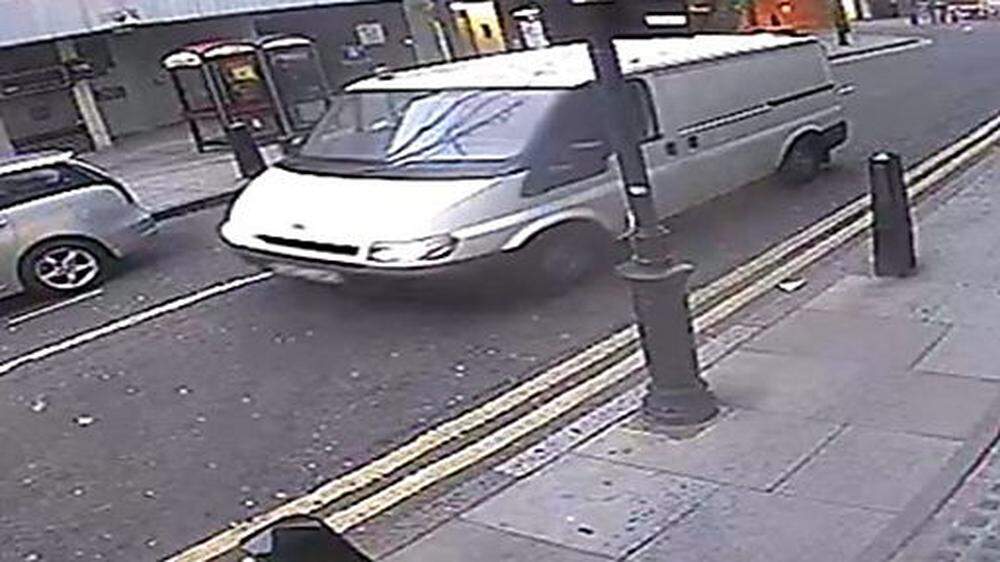 Dieser weiße Van wurde von CCTV-Kameras in der Nähe des Tatorts aufgenommen